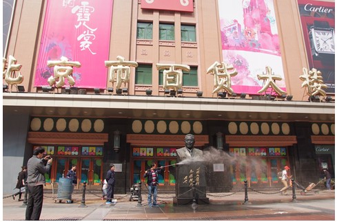 五一節(jié)假還原勞動(dòng)本色 公益清洗喚醒公民責(zé)任
