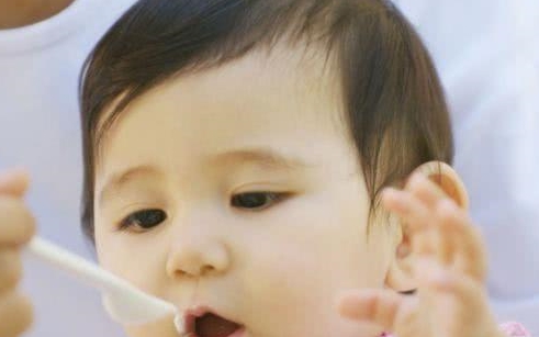 孩子添加輔食，媽媽需牢記“四不要”，降低傷害稚嫩的脾胃！