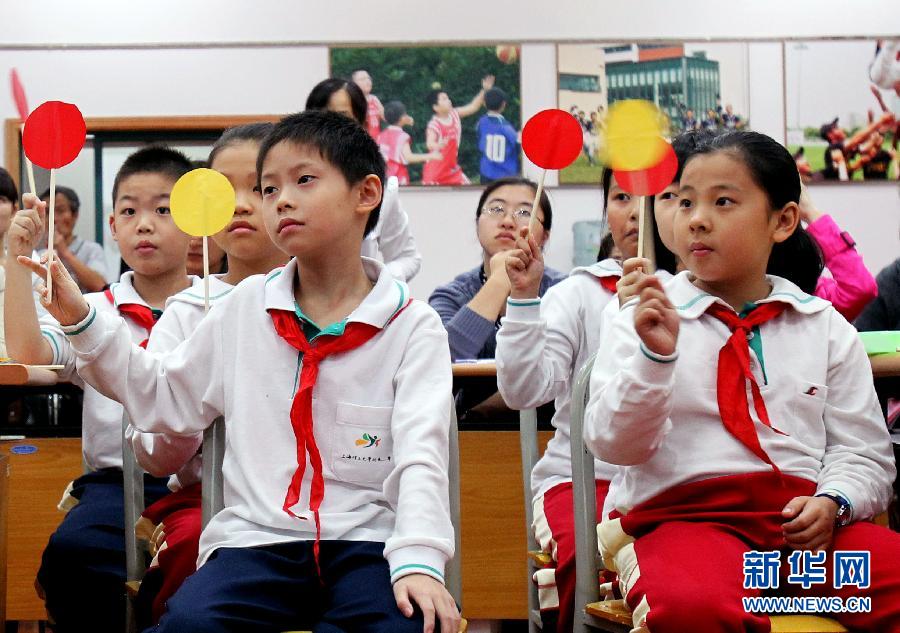 上海市小學(xué)性教材《男孩女孩》首套發(fā)布（組圖）